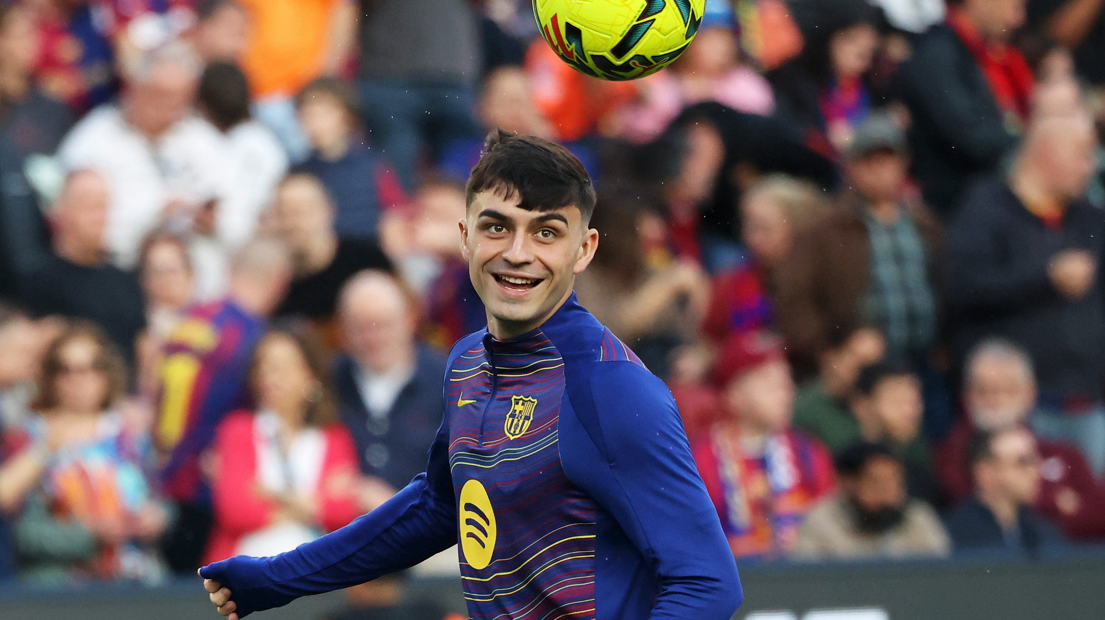 Pedri bemelegítés közben.