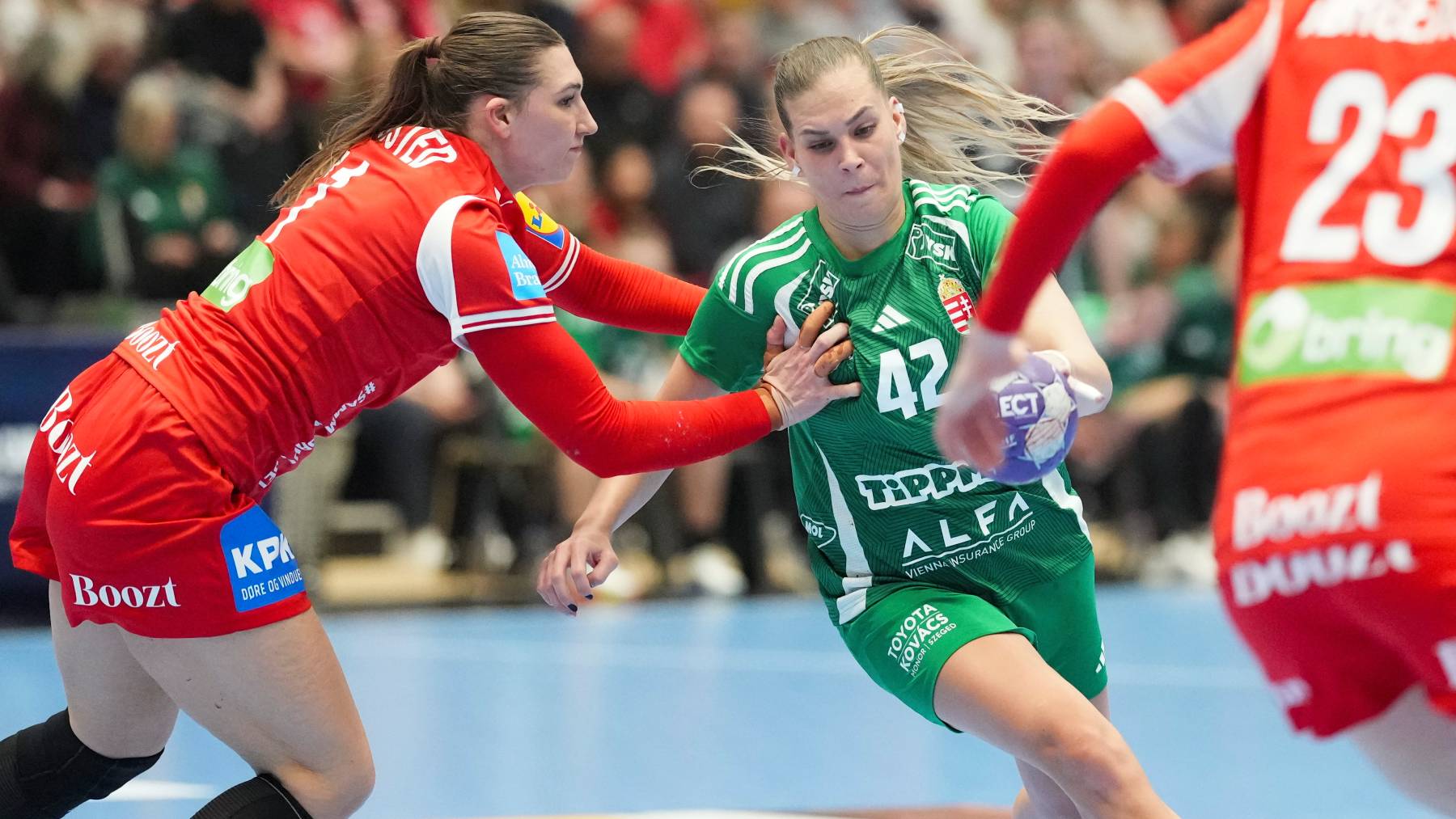 Svendborg, 2026. március 8. Klujber Katrin (k) a női kézilabda Eurokupa csoportkörében, a B csoport negyedik fordulójában játszott Dánia-Magyarország mérkőzésen Svendborgban 2026. március 8-án MTI/EPA/Ritzau/Claus Fisker