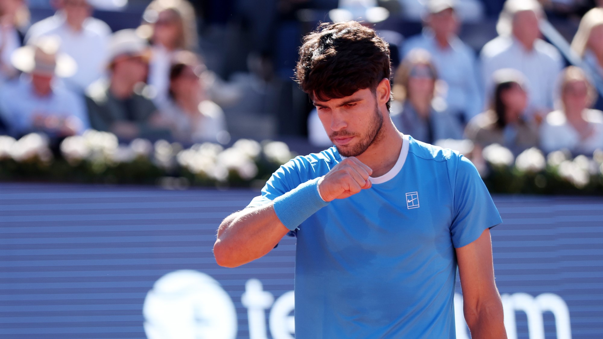 Carlos Alcaraz csuklója a barcelonai tenisztornán sérült meg.