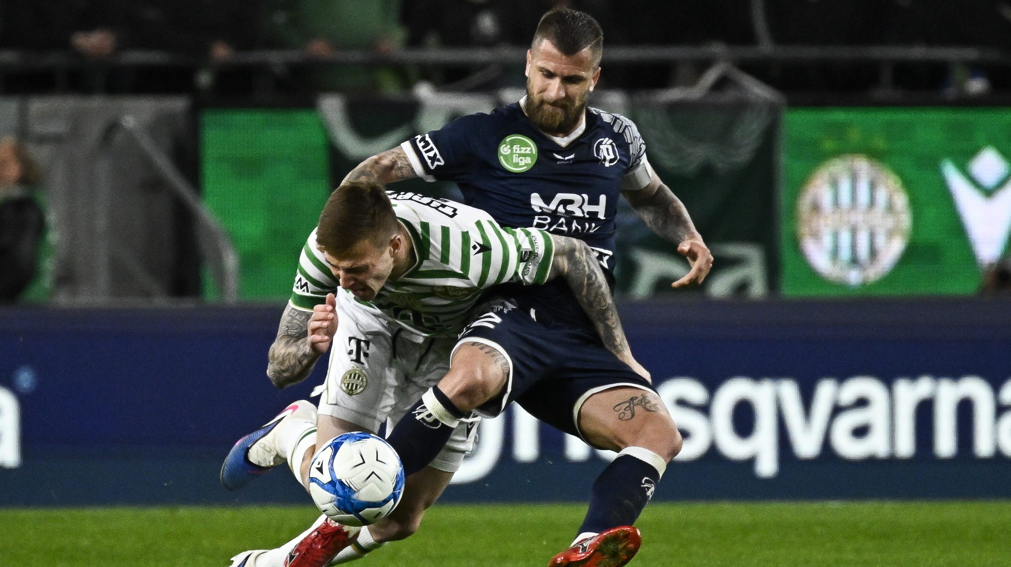 Franko Kovacevic, a Ferencváros (b) és Szolnoki Roland.