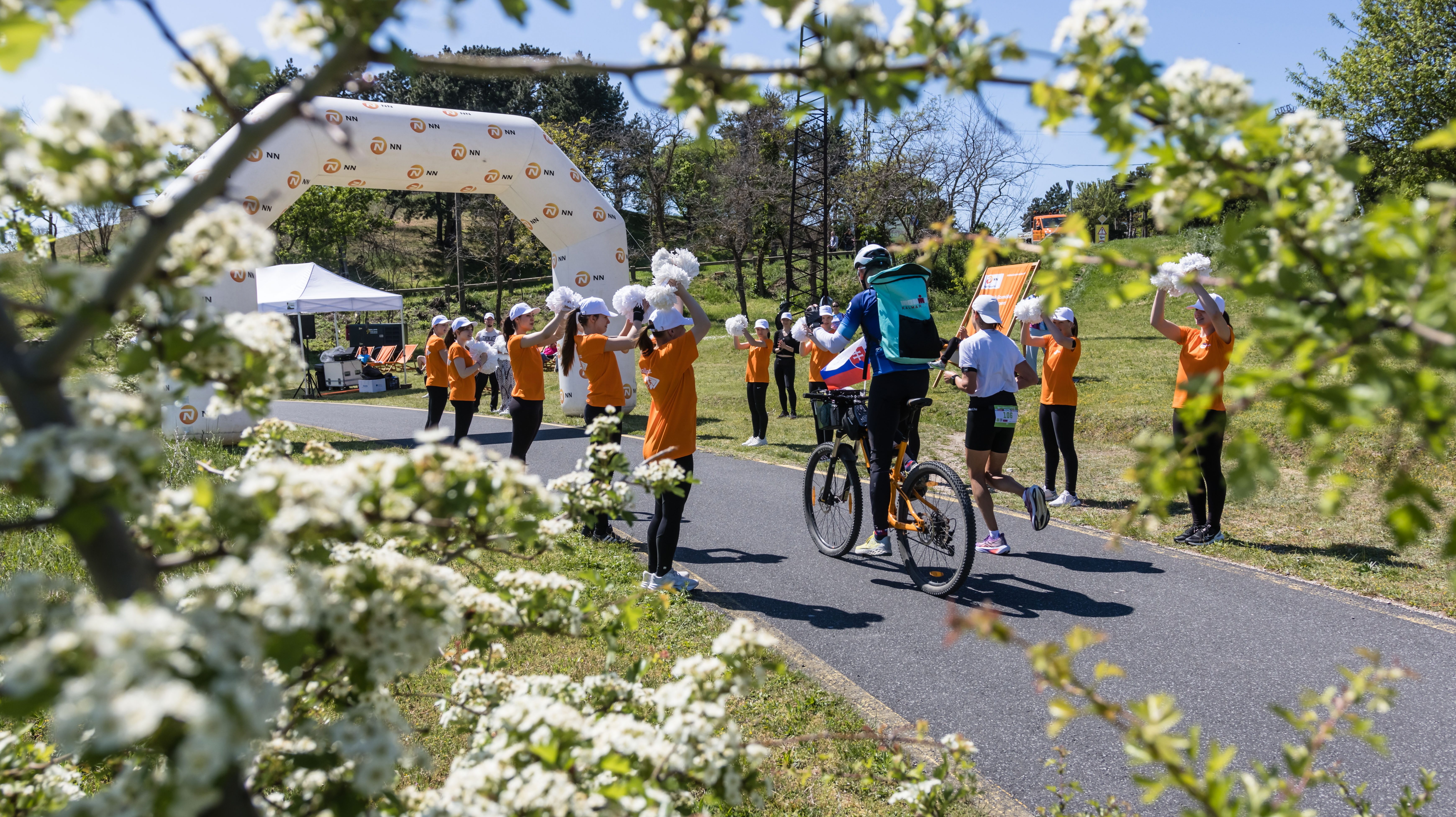 Versenyzõ a XX. NN Ultrabalaton futóversenyen.