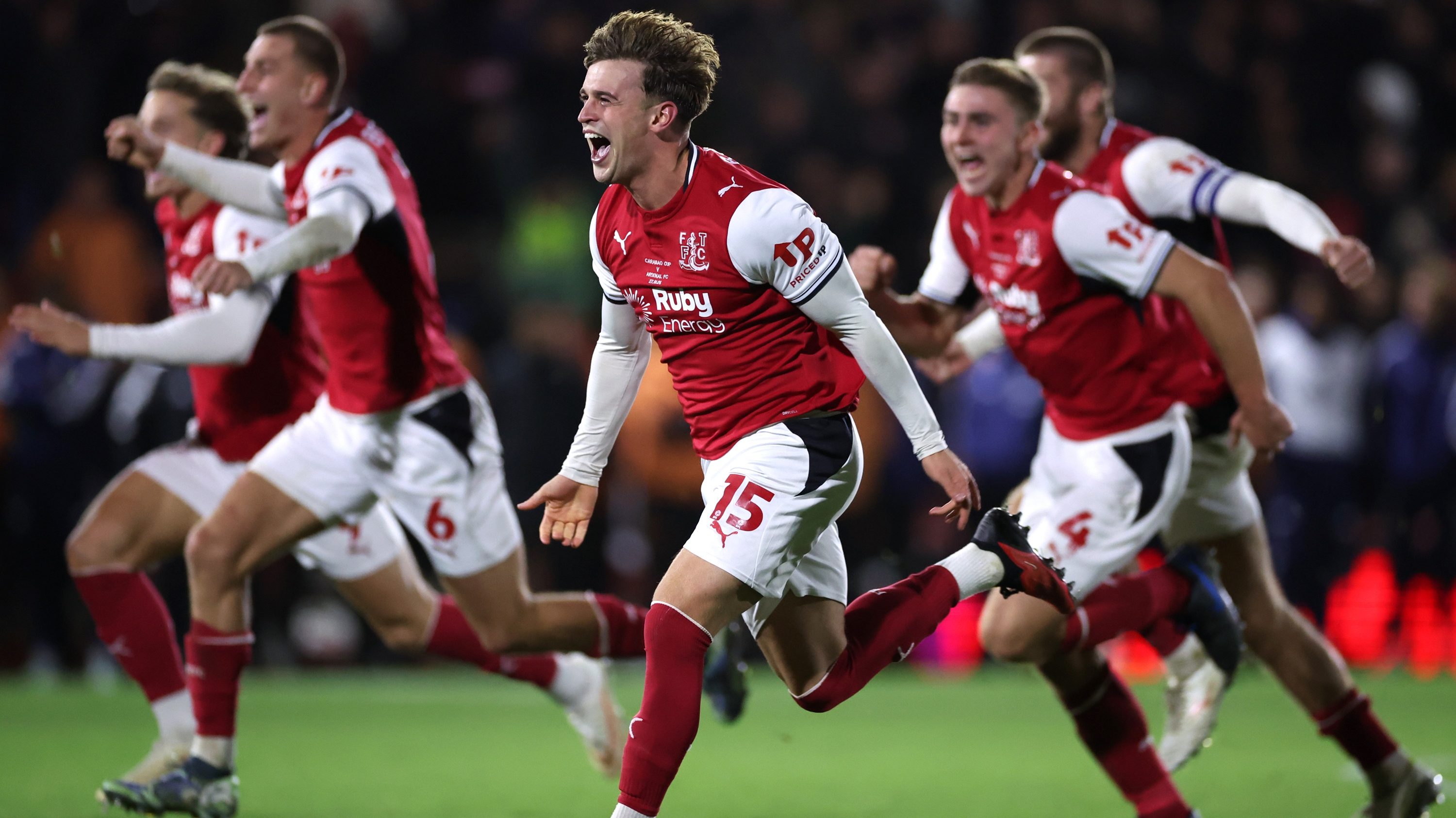 Adam Murphy és a Fleetwood Town játékosainak öröme a győzelem után.