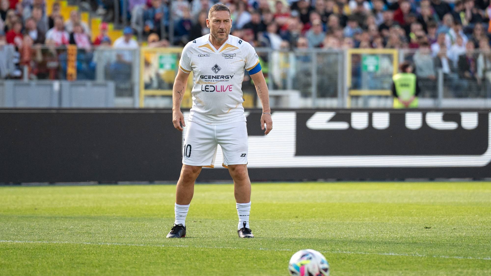 Francesco Totti plays during the Galacticos Show, a friendly exhibition football match featuring international legends in Chorzow, Poland, on April 25, 2026. The game at Silesian Stadium brings together former soccer stars. (Photo by Marcin Golba/NurPhoto)